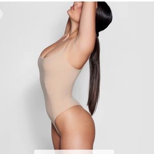 SKIMS-FITS EVERYBODY-CAMI BODYSUIT-MICA